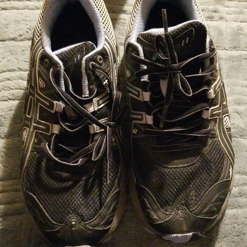 Basic Sneakers - image 1